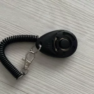 Ontvangen draagbare honden trainingsclicker van klant T***a.
