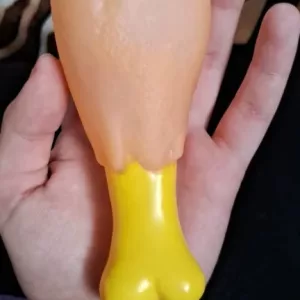 Ontvangen piepende kippenpoot hondenspeelgoed van klant E*******i.