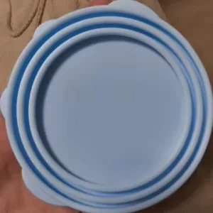 Ontvangen silicone hondenvoer blikdeksel & lepel set van klant T*****p.